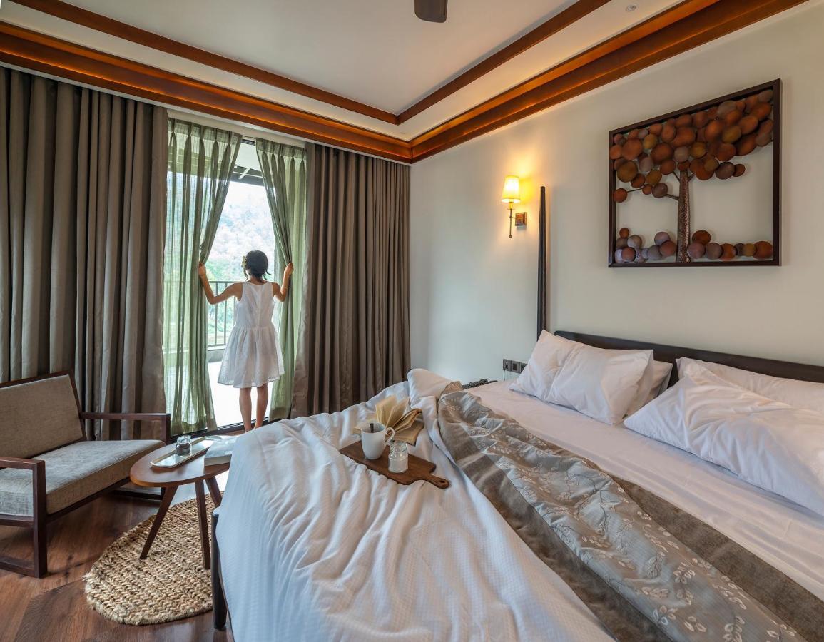Niraamaya Retreats Samroha Атирапалли Экстерьер фото